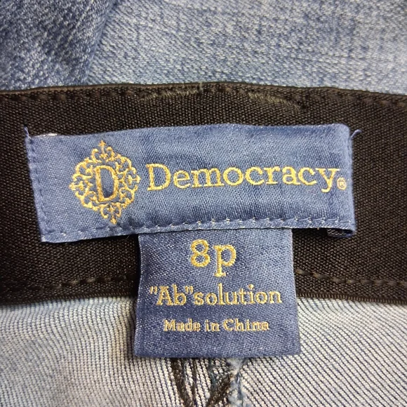 Democracy Cropped Blue Jeans Size 8p - Picture 2 of 16